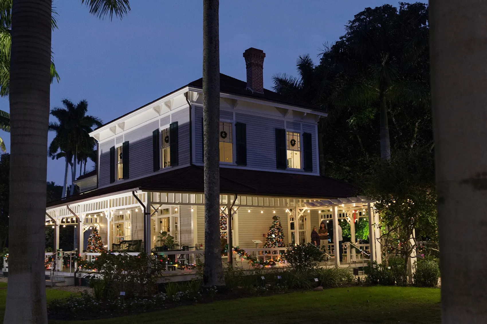 The Mangoes, Henry Ford's winter home on McGregor Boulevard, at dusk